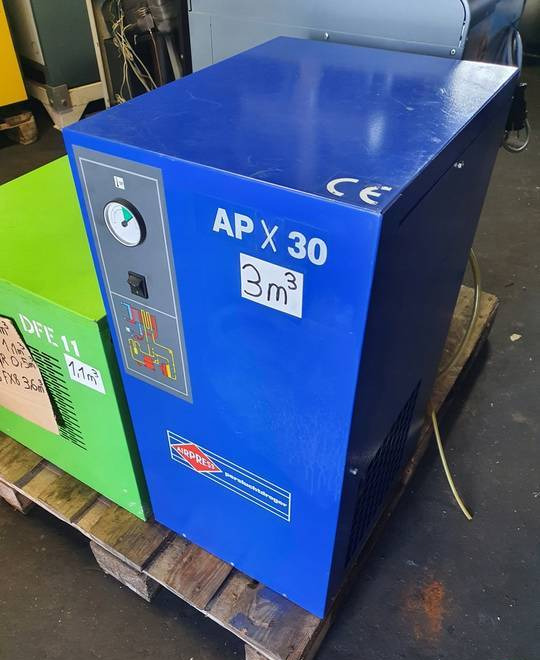 OSUSZACZ ZIĘBNICZY AIRPRESS APX 30, 3m3/min - Воздушный компрессор: фото 1 OSUSZACZ ZIĘBNICZY AIRPRESS APX 30, 3m3/min - Воздушный компрессор: фото 1