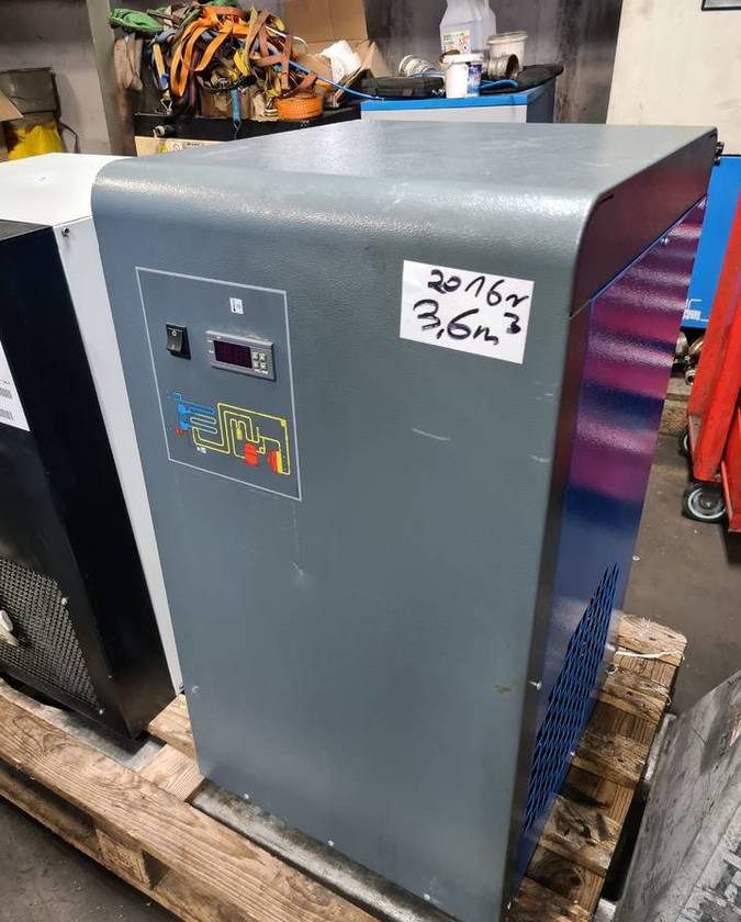 OSUSZACZ ZIĘBNICZY ATLAS COPCO FX 8 3,6m3/min - Воздушный компрессор: фото 1 OSUSZACZ ZIĘBNICZY ATLAS COPCO FX 8 3,6m3/min - Воздушный компрессор: фото 1