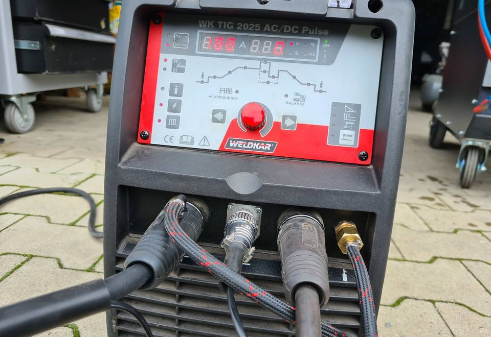 Spawarka Tig WELDKAR WK 2025 AC/DC Puls, 200A - Сварочное оборудование: фото 1