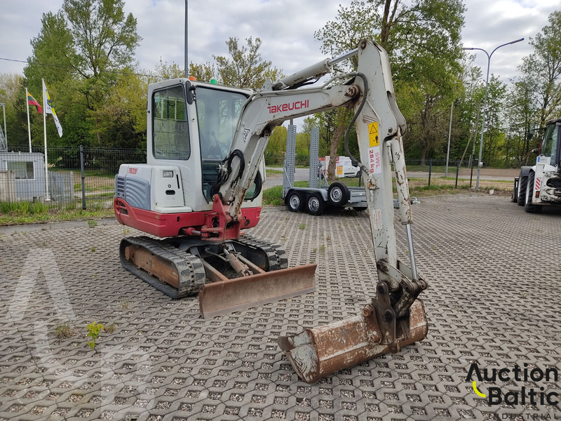 Takeuchi TB228 - Мини-экскаватор: фото 2 Takeuchi TB228 - Мини-экскаватор: фото 2