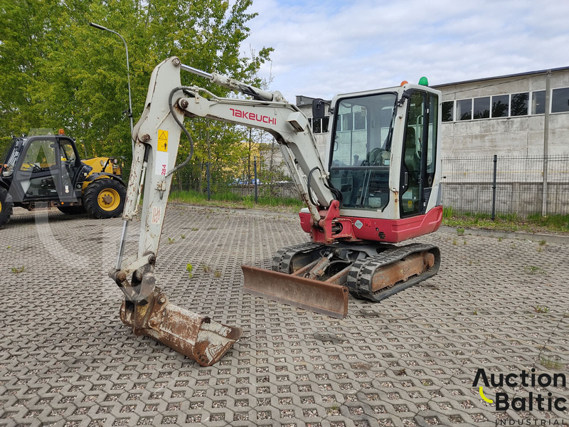 Takeuchi TB228 - Мини-экскаватор: фото 1 Takeuchi TB228 - Мини-экскаватор: фото 1