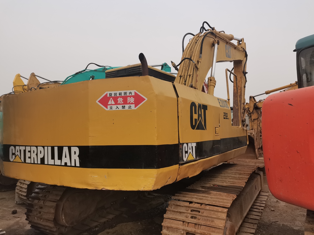 CATERPILLAR CAT-E200-excavator - Гусеничный экскаватор: фото 3 CATERPILLAR CAT-E200-excavator - Гусеничный экскаватор: фото 3