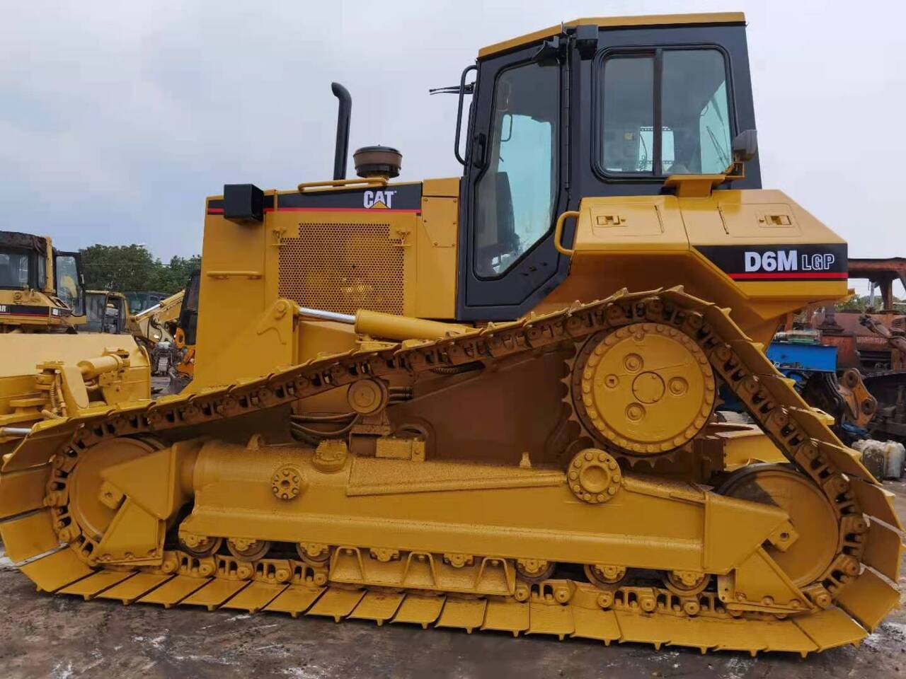 CATERPILLAR D6M - Бульдозер: фото 1 CATERPILLAR D6M - Бульдозер: фото 1
