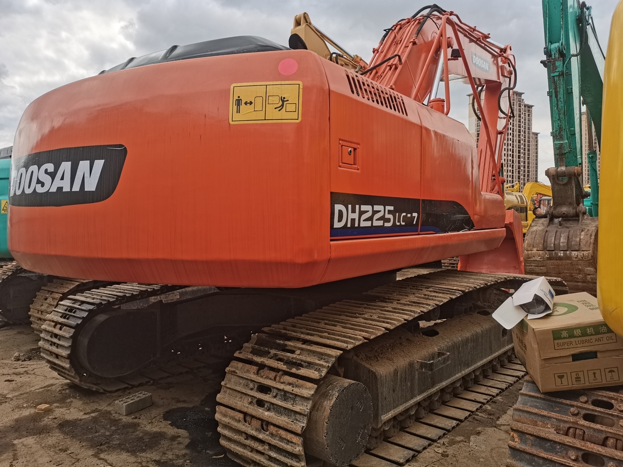 DOOSAN DH225LC-7 - Гусеничный экскаватор: фото 1
