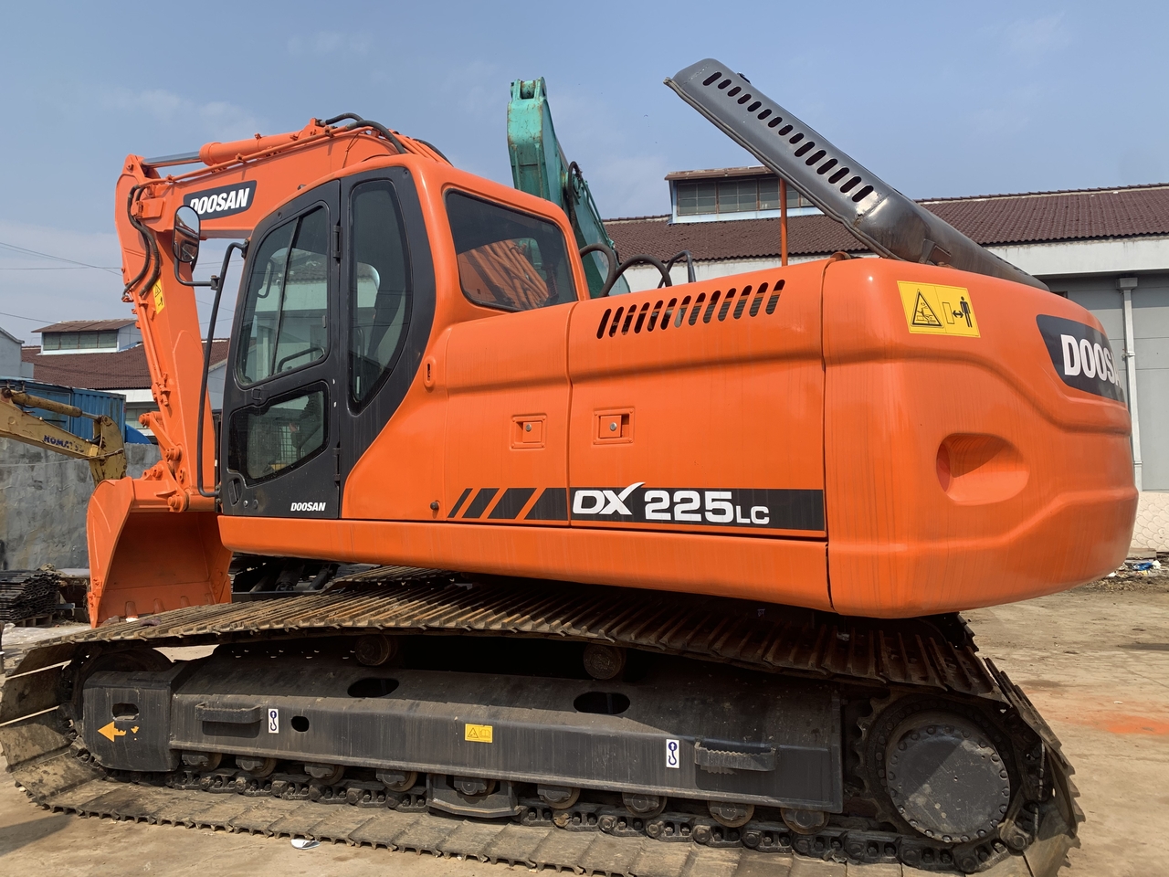 DOOSAN DX225LC-excavator - Гусеничный экскаватор: фото 1 DOOSAN DX225LC-excavator - Гусеничный экскаватор: фото 1
