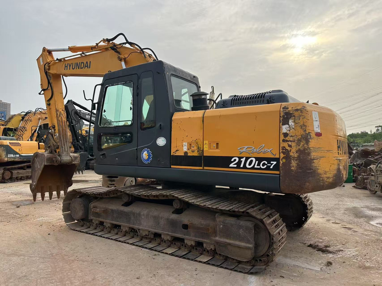 Hyundai R210LC-7 - Гусеничный экскаватор: фото 1 Hyundai R210LC-7 - Гусеничный экскаватор: фото 1