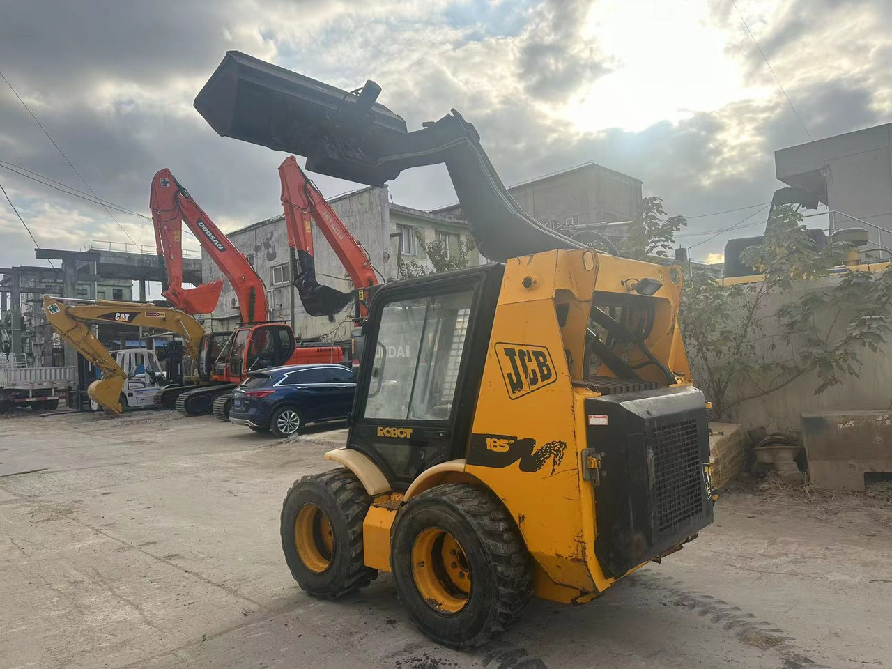 JCB 185 - Мини-погрузчик с бортовым поворотом: фото 1 JCB 185 - Мини-погрузчик с бортовым поворотом: фото 1