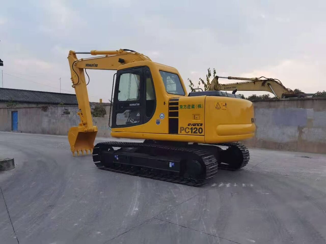 KOMATSU PC120-6 - Гусеничный экскаватор: фото 1 KOMATSU PC120-6 - Гусеничный экскаватор: фото 1