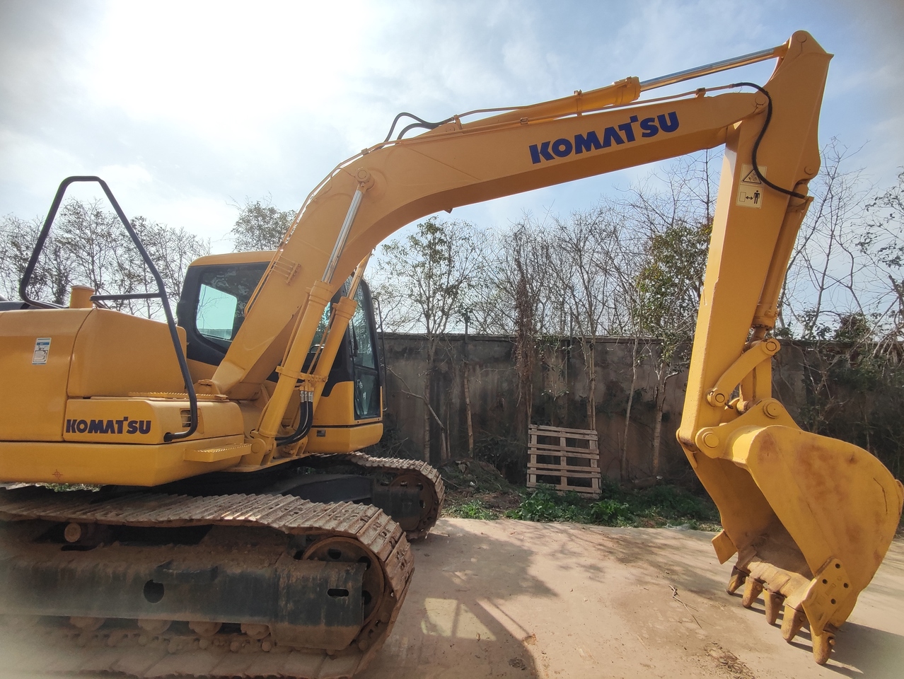 KOMATSU PC130-7 - Гусеничный экскаватор: фото 1 KOMATSU PC130-7 - Гусеничный экскаватор: фото 1