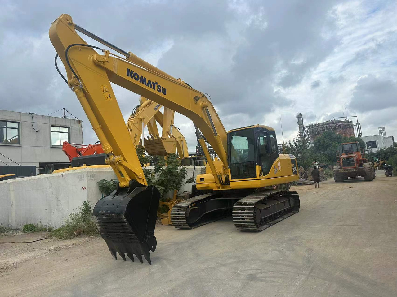 KOMATSU PC200-7 - Гусеничный экскаватор: фото 1 KOMATSU PC200-7 - Гусеничный экскаватор: фото 1