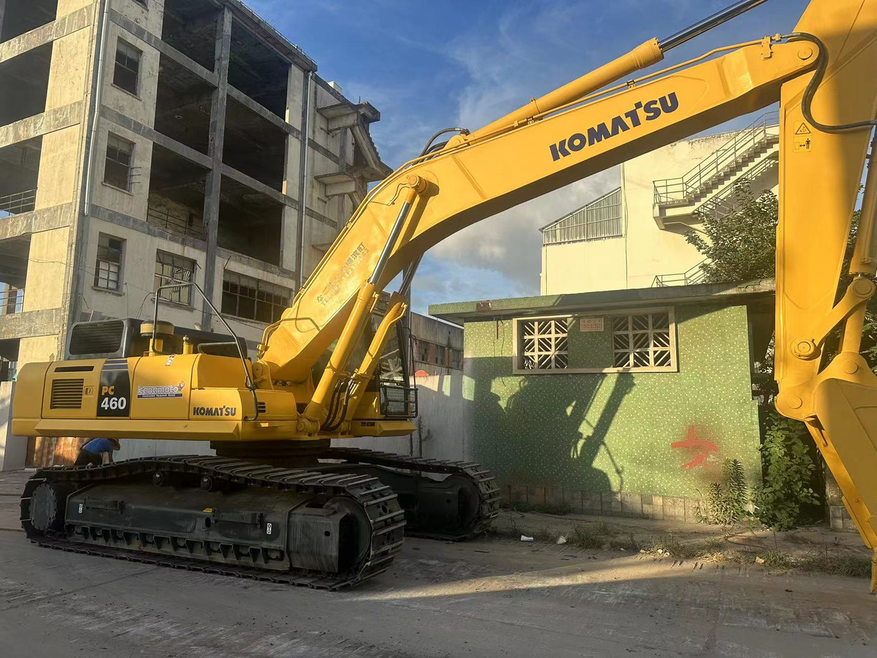 KOMATSU PC460LC-8 - Гусеничный экскаватор: фото 1 KOMATSU PC460LC-8 - Гусеничный экскаватор: фото 1