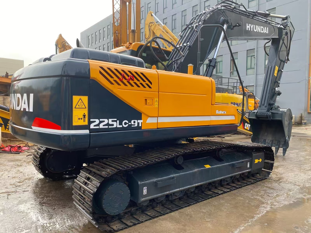 HYUNDAI R225LC-9T - Строительная техника: фото 1 HYUNDAI R225LC-9T - Строительная техника: фото 1