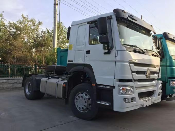 SINOTRUK Howo 4x2 - Тягач: фото 1 SINOTRUK Howo 4x2 - Тягач: фото 1