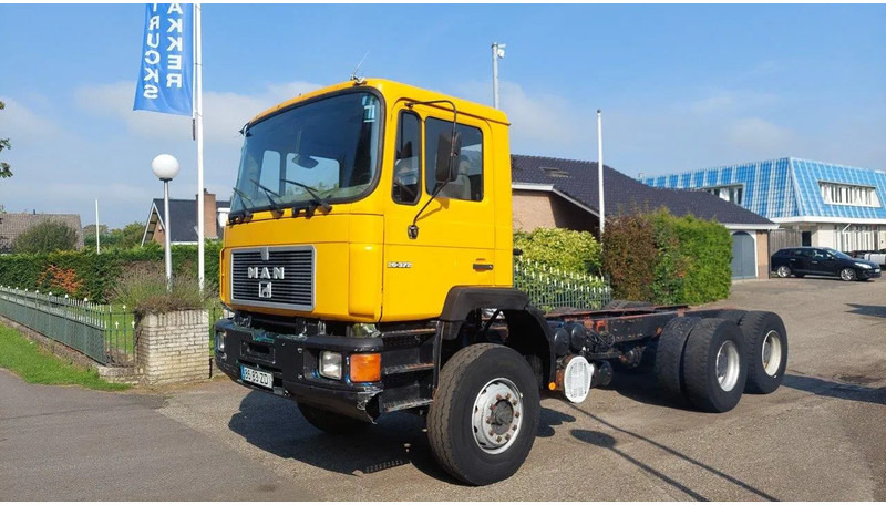 MAN 26.372 MANUAL ZF GEARBOX STEEL SUSPENSION 6X4 - Грузовик-шасси: фото 1 MAN 26.372 MANUAL ZF GEARBOX STEEL SUSPENSION 6X4 - Грузовик-шасси: фото 1