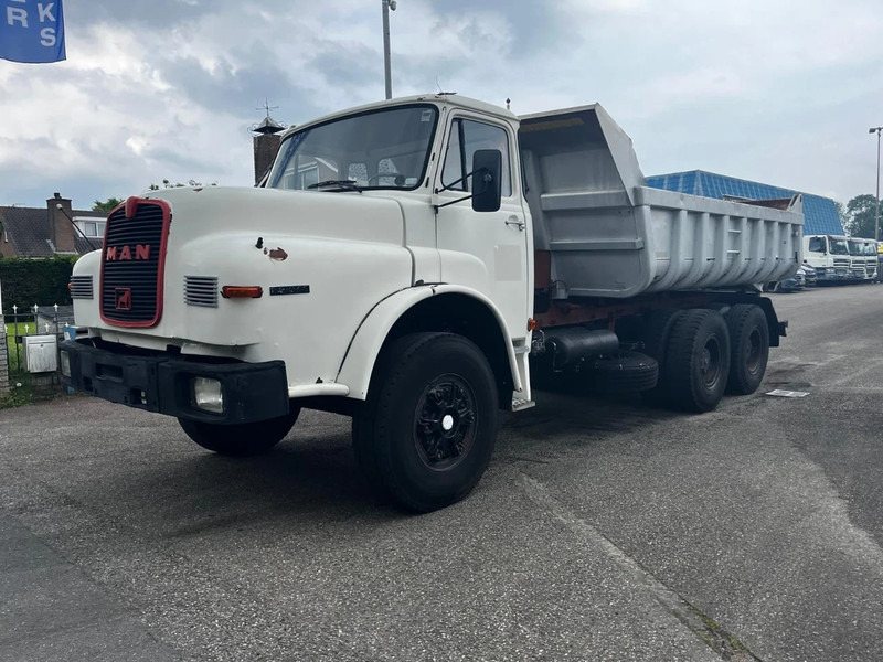 MAN 32.240 6x4 FULL STEEL SPRING KIPPER MANUAL GEARBOX - Самосвал: фото 1 MAN 32.240 6x4 FULL STEEL SPRING KIPPER MANUAL GEARBOX - Самосвал: фото 1