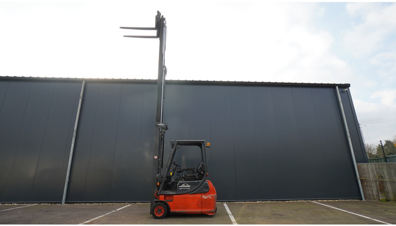 Linde E16-02 48V ELECTRIC FORKLIFT TRIPLEX - Строительная техника: фото 1 Linde E16-02 48V ELECTRIC FORKLIFT TRIPLEX - Строительная техника: фото 1