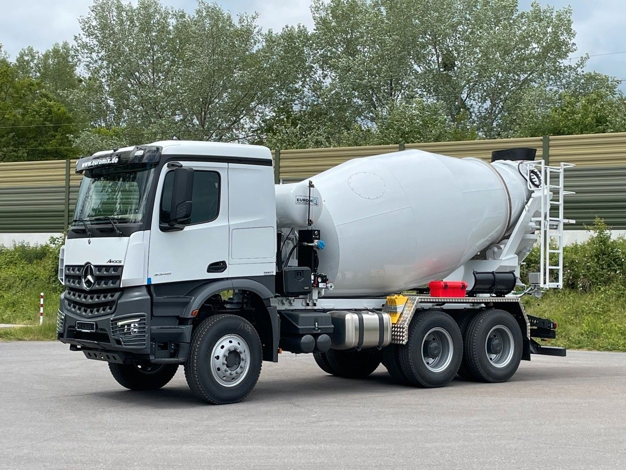 Mercedes-Benz 3348 6X4 Arcos 5 EuromixMTP EM 9 R - Автобетоносмеситель: фото 1 Mercedes-Benz 3348 6X4 Arcos 5 EuromixMTP EM 9 R - Автобетоносмеситель: фото 1