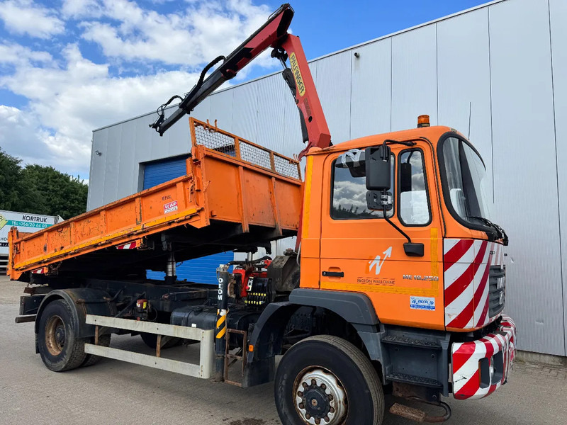 MAN ME 18.250 4X4 **4X4-TIPPER+PALFINGER PK7501-BELGIAN TRUCK** - Самосвал, Автоманипулятор: фото 1 MAN ME 18.250 4X4 **4X4-TIPPER+PALFINGER PK7501-BELGIAN TRUCK** - Самосвал, Автоманипулятор: фото 1