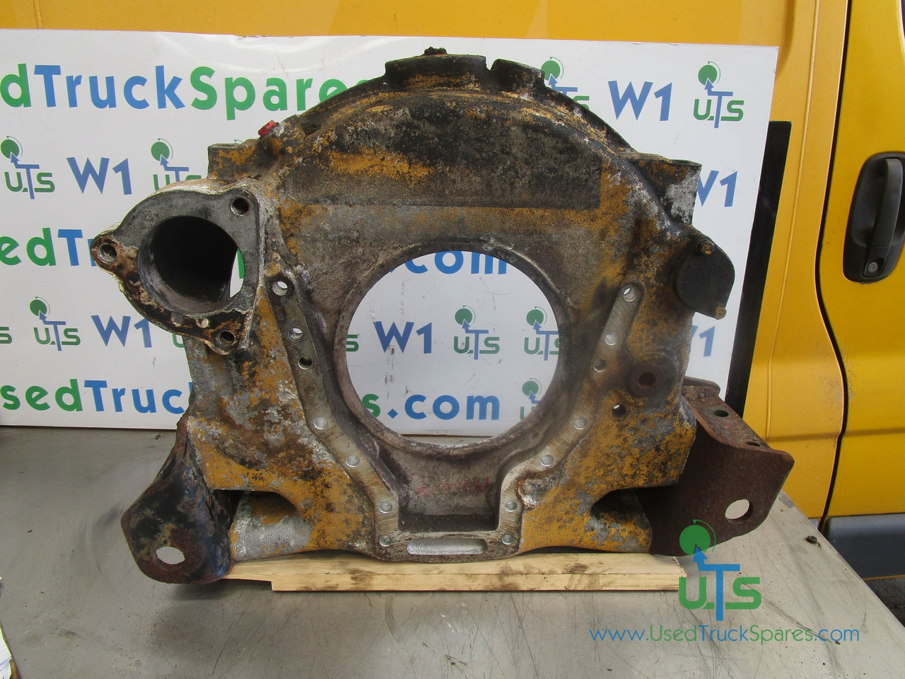 CAT C10 / C12 FLYWHEEL BELLHOUSING - Маховик для Грузовиков: фото 1