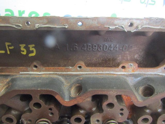 DAF LF 55 220/250 CYLINDER HEAD P/NO 4893044 / 140993 - Двигатель и запчасти для Грузовиков: фото 1