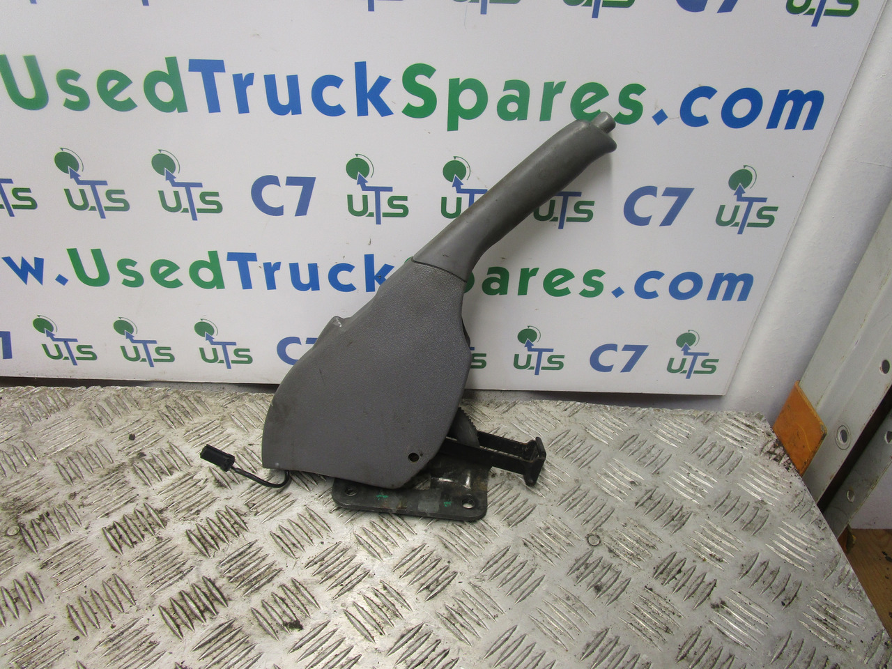 ISUZU N75 4HK1 HAND BRAKE LEVER - Кабина и интерьер для Грузовиков: фото 1 ISUZU N75 4HK1 HAND BRAKE LEVER - Кабина и интерьер для Грузовиков: фото 1