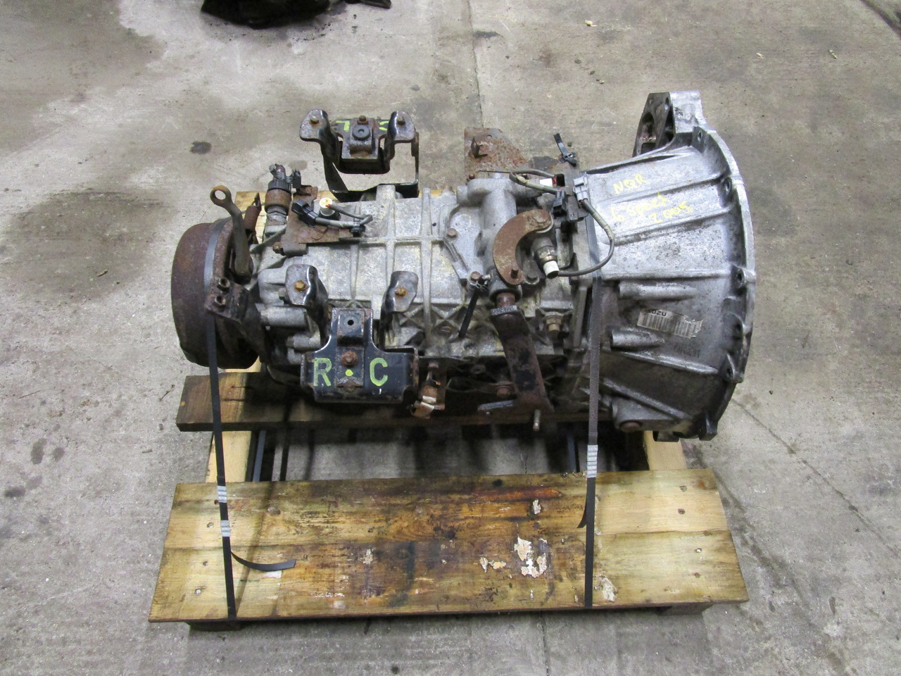 ISUZU NQR 6 SPEED MANUAL GEARBOX - Коробка передач для Грузовиков: фото 1