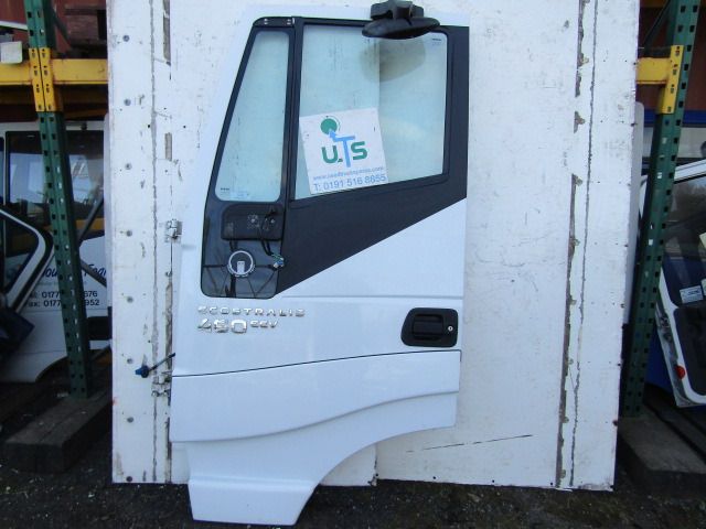 IVECO STRALIS NEARSIDE PASSENGER DOOR COMPLETE - Кабина и интерьер для Грузовиков: фото 1