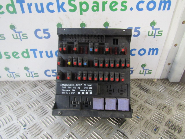 MERCEDES ATEGO FUSEBOARD P/NO A001 543 3615 - Электрическая система для Грузовиков: фото 1
