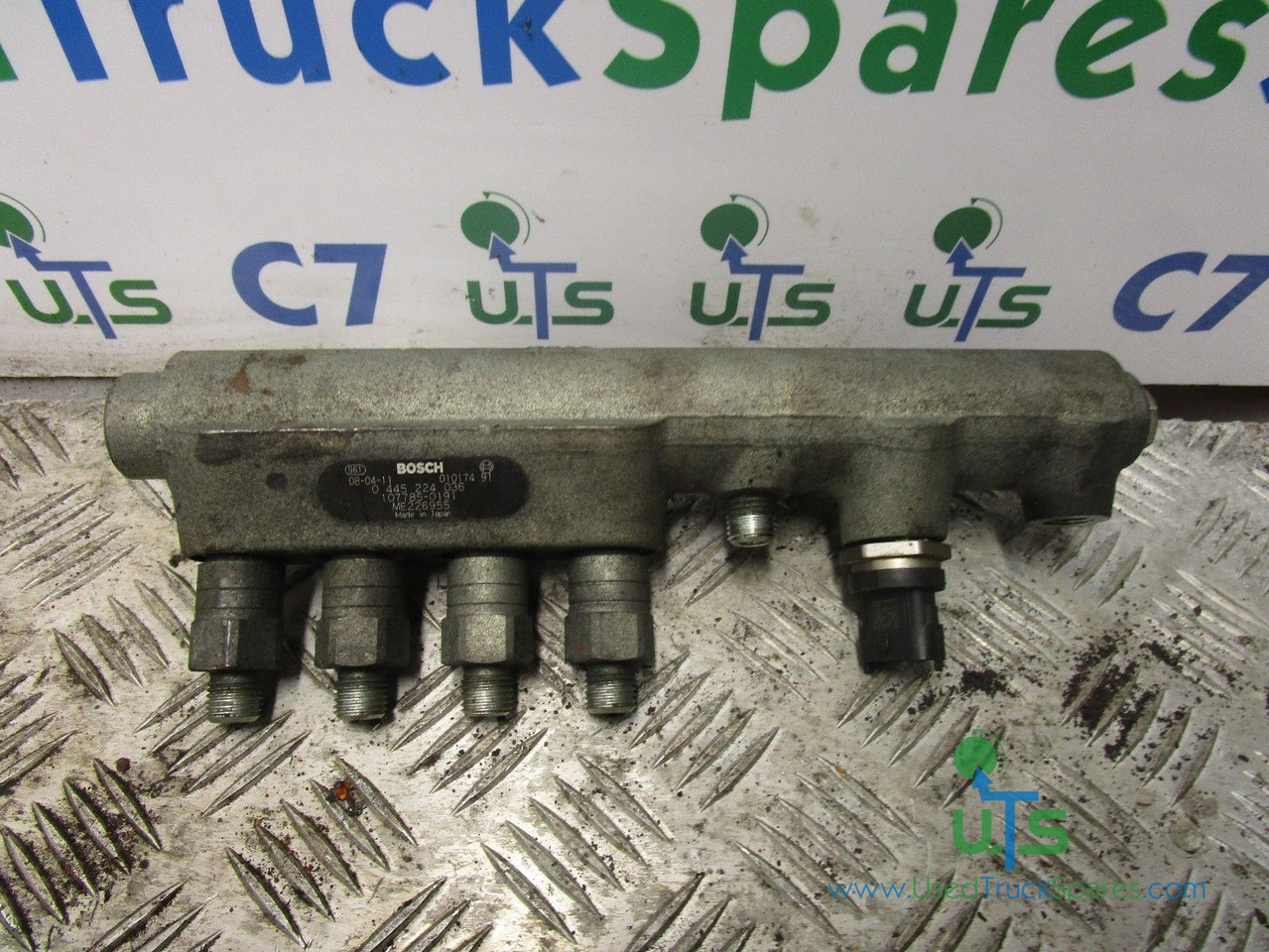 MITSUBISHI CANTER FUSO 75C18 FUEL RAIL BOSCH P/NO 0445224036 - Двигатель и запчасти для Грузовиков: фото 1 MITSUBISHI CANTER FUSO 75C18 FUEL RAIL BOSCH P/NO 0445224036 - Двигатель и запчасти для Грузовиков: фото 1