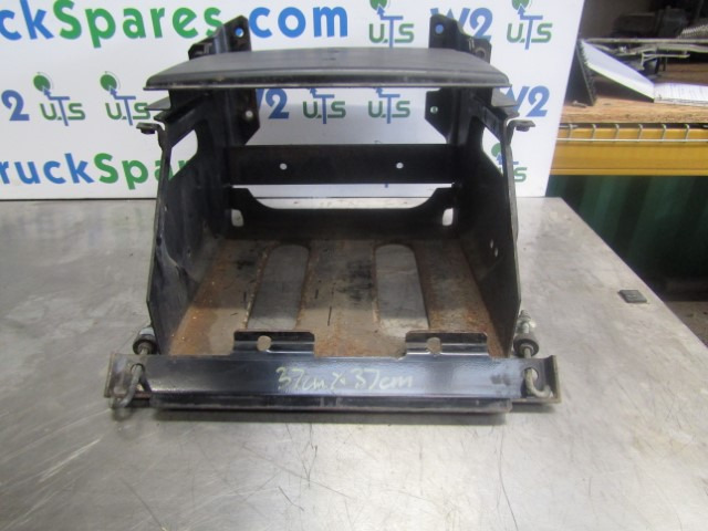 MITSUBISHI FUSO 75C15 / C18 BATTERY TRAY - Электрическая система для Грузовиков: фото 1 MITSUBISHI FUSO 75C15 / C18 BATTERY TRAY - Электрическая система для Грузовиков: фото 1