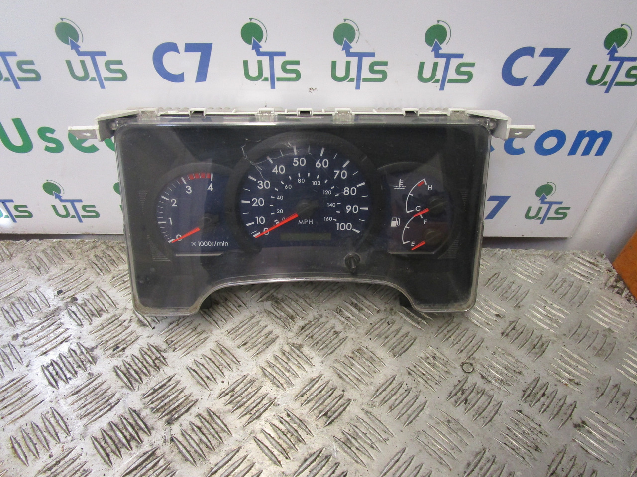 MITSUBISHI FUSO CLOCK CLUSTER P/NO MK542223 - Электрическая система для Грузовиков: фото 1 MITSUBISHI FUSO CLOCK CLUSTER P/NO MK542223 - Электрическая система для Грузовиков: фото 1