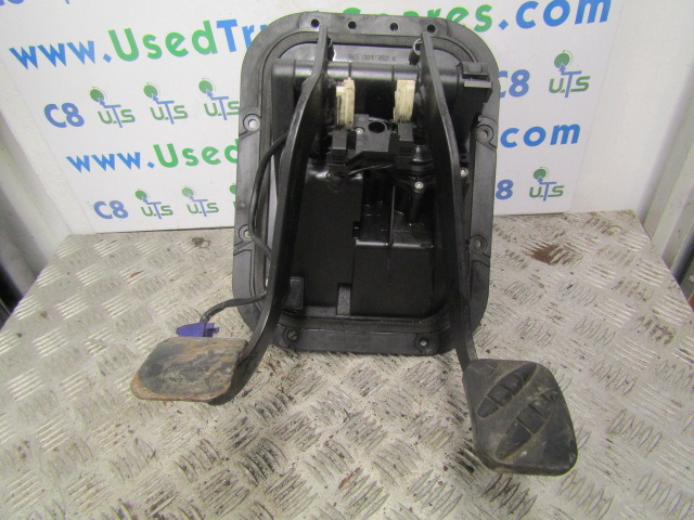 RENAULT MIDLUM DCI PEDAL BOX INC BRAKE VALVE + CLUTCH CYLINDER - Кабина и интерьер для Грузовиков: фото 1 RENAULT MIDLUM DCI PEDAL BOX INC BRAKE VALVE + CLUTCH CYLINDER - Кабина и интерьер для Грузовиков: фото 1