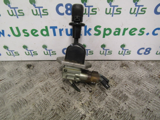 RENAULT PREMIUM DCI HAND BRAKE LEVER/VALVE WABCO P/NO 9617231340 - Электрическая система для Грузовиков: фото 1