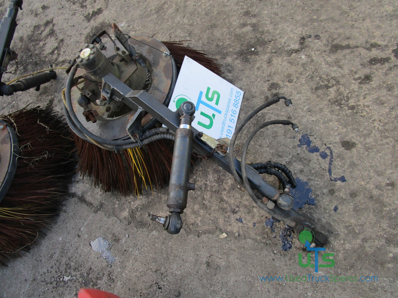SCHMIDT SWINGO 200 R/HAND BRUSH ARM AND DRIVE - Щетка для Коммунальной и специальной техники: фото 1