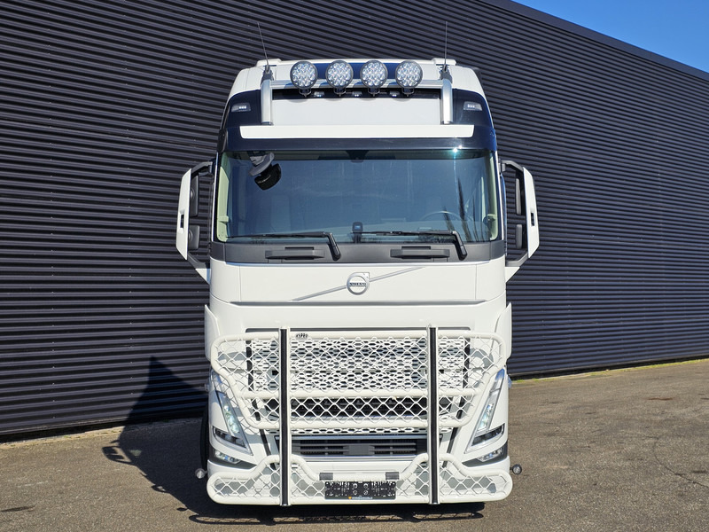 Volvo FH 540 / 6X4 / BOOGIE / RETARDER / FULL AIR / 312DKM - Тягач: фото 5 Volvo FH 540 / 6X4 / BOOGIE / RETARDER / FULL AIR / 312DKM - Тягач: фото 5