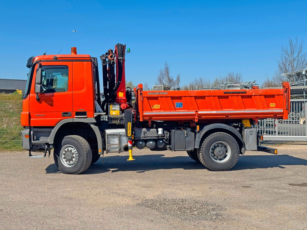 Mercedes-Benz 1844 4x4 Meiller 3S Bordmatik Palfinger PK16001K - Самосвал: фото 1 Mercedes-Benz 1844 4x4 Meiller 3S Bordmatik Palfinger PK16001K - Самосвал: фото 1