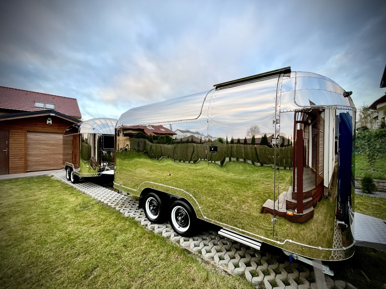 SHINE Summer oryginal - Торговый прицеп: фото 1 SHINE Summer oryginal - Торговый прицеп: фото 1