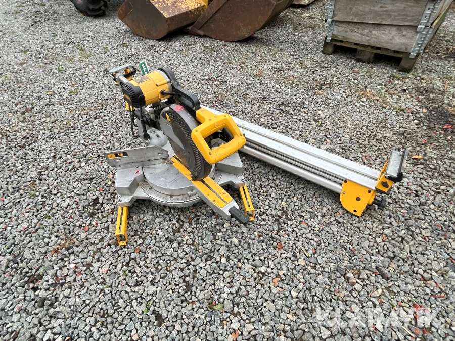 Автомобильный инструмент Kap geringssav med stativ DeWalt DW708-qs DE7023: фото 1