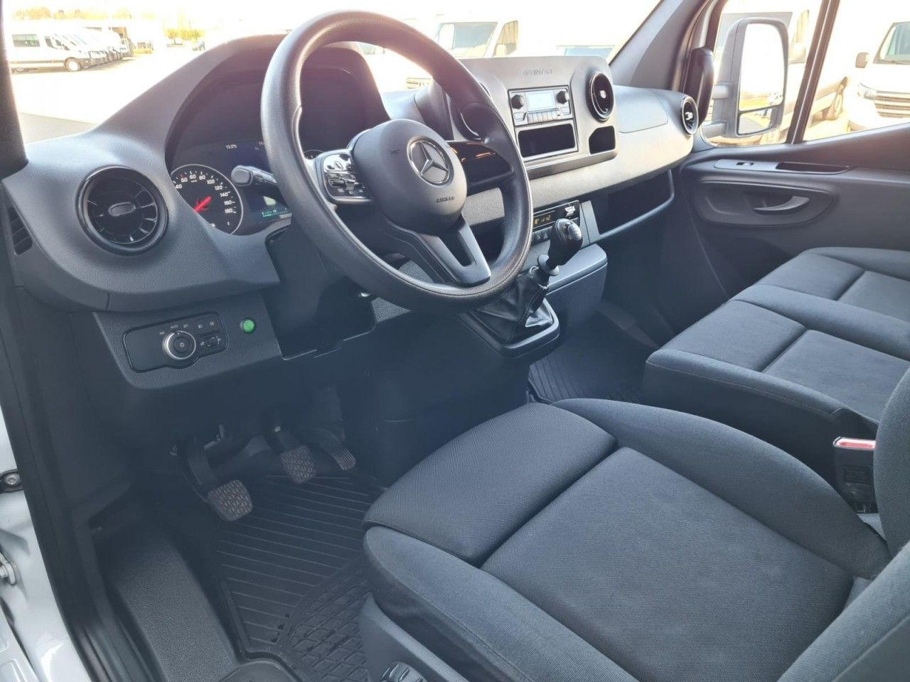 Mercedes-Benz Sprinter 315 CDi RWD Koffer LBW KLIMA TEMPOMAT - Фургон с закрытым кузовом: фото 4 Mercedes-Benz Sprinter 315 CDi RWD Koffer LBW KLIMA TEMPOMAT - Фургон с закрытым кузовом: фото 4