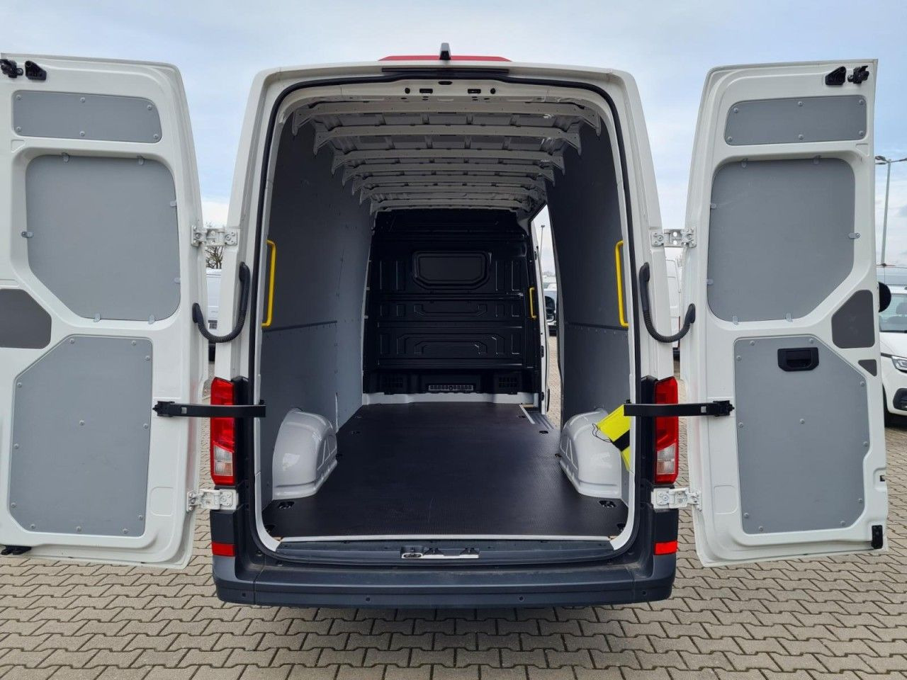 Volkswagen Crafter 35 Kasten lang L4H2 KLIMA NAVI_APP HOLZB - Цельнометаллический фургон: фото 5 Volkswagen Crafter 35 Kasten lang L4H2 KLIMA NAVI_APP HOLZB - Цельнометаллический фургон: фото 5
