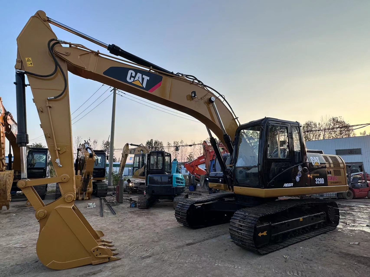 Caterpillar 320D - Гусеничный экскаватор: фото 1 Caterpillar 320D - Гусеничный экскаватор: фото 1