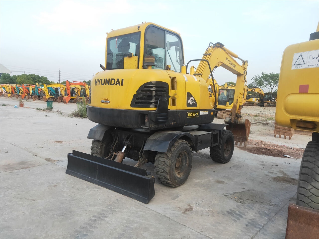 Hyundai R60W-7 - Колёсный экскаватор: фото 1 Hyundai R60W-7 - Колёсный экскаватор: фото 1