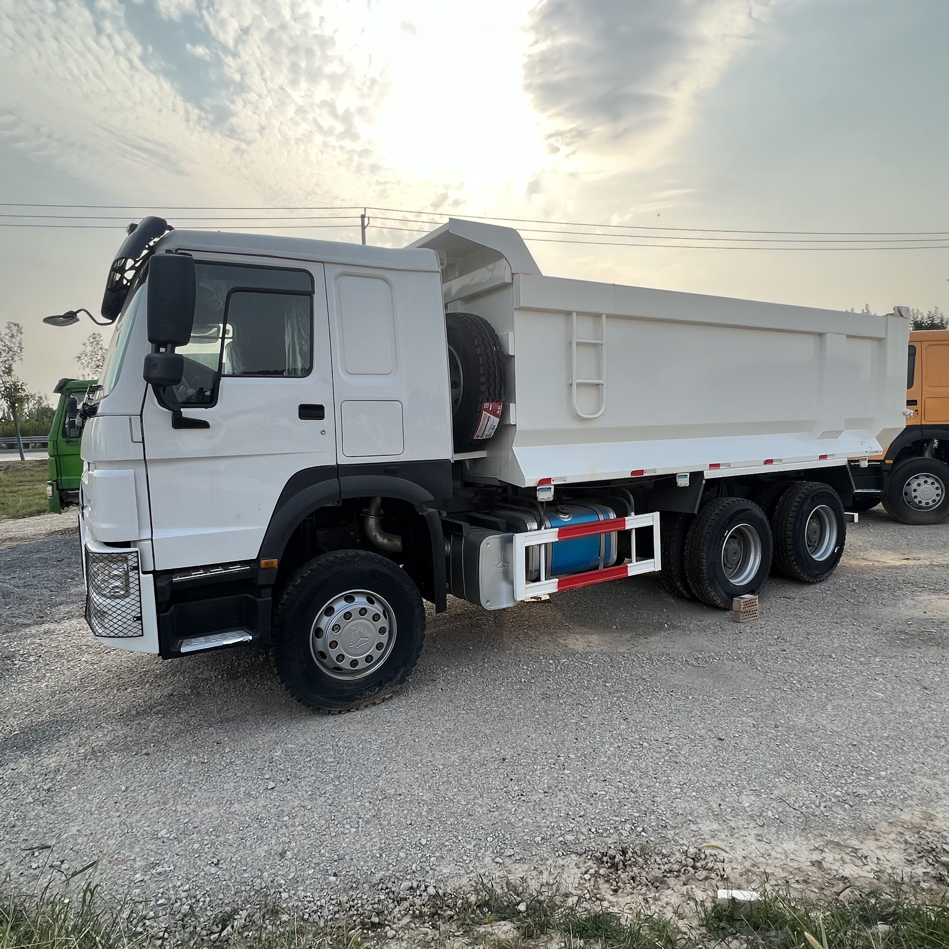 Sinotruk HOWO 371 6*4 Dump truck - Самосвал: фото 1