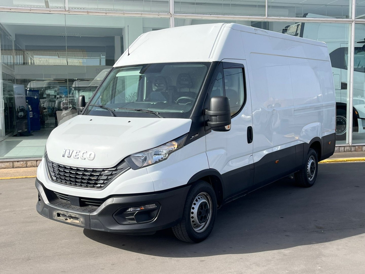 Furgón IVECO 35S14 12m3 - Цельнометаллический фургон: фото 1 Furgón IVECO 35S14 12m3 - Цельнометаллический фургон: фото 1