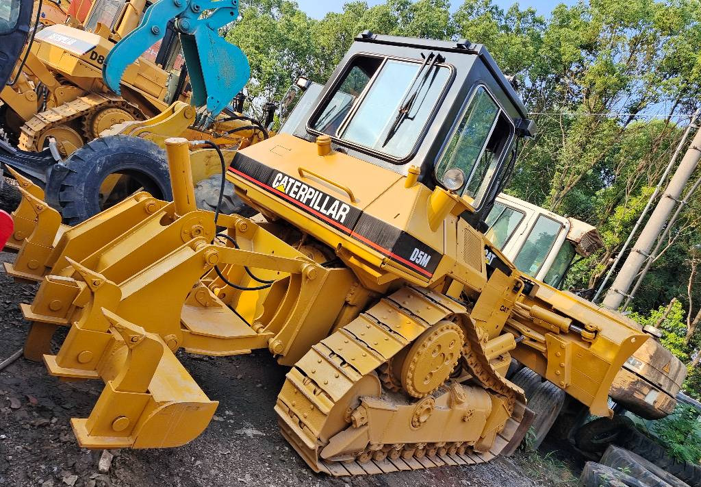 CAT D5M CATERPILLAR D 5 M - Грейдер: фото 1 CAT D5M CATERPILLAR D 5 M - Грейдер: фото 1