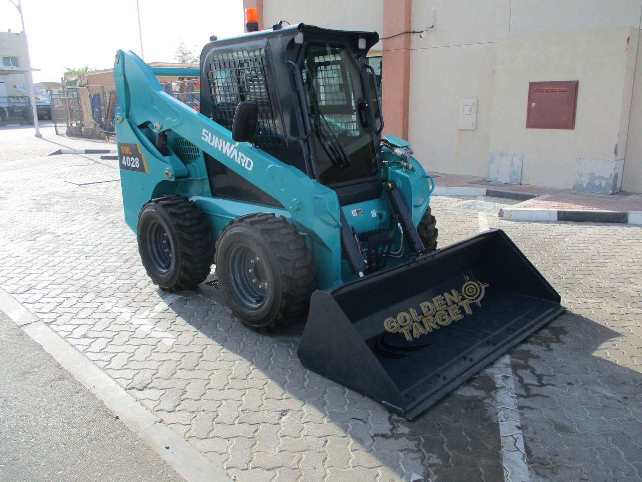 SUNWARD SWL4028 Skid Steer - Мини-погрузчик с бортовым поворотом: фото 1