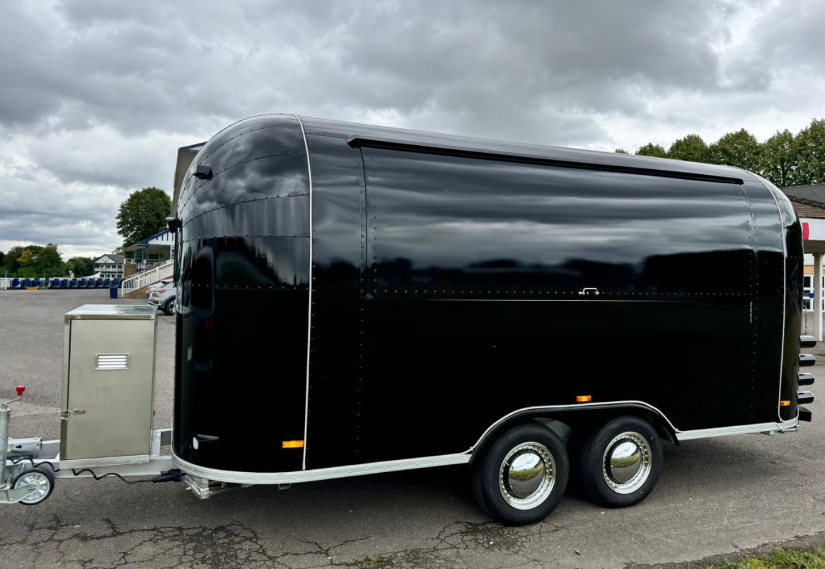Street Food Truck Food Van, Catering Trailer - Торговый прицеп: фото 1 Street Food Truck Food Van, Catering Trailer - Торговый прицеп: фото 1
