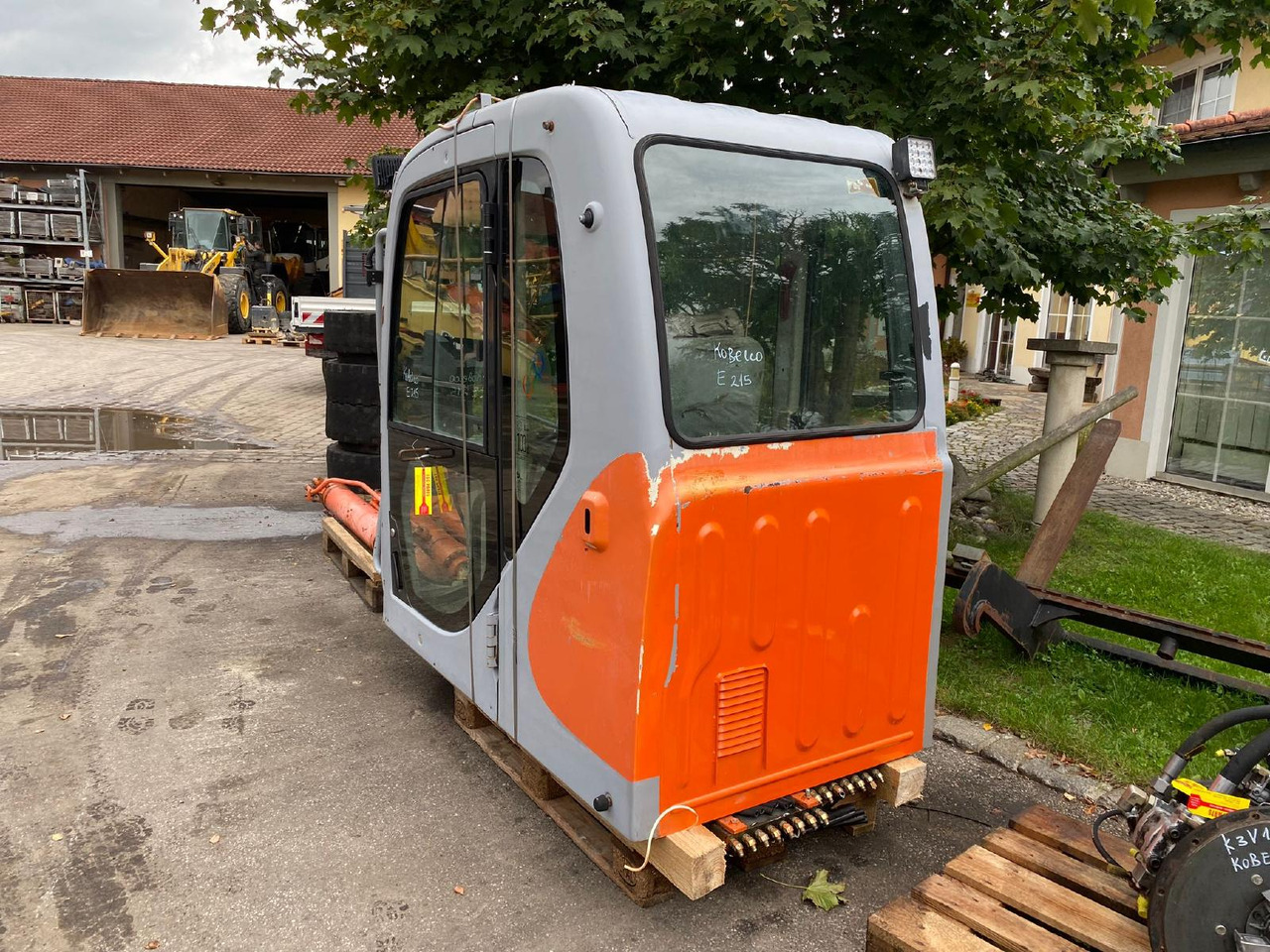 Fiat-Kobelco E 215 - Кабина для Гусеничных экскаваторов: фото 1 Fiat-Kobelco E 215 - Кабина для Гусеничных экскаваторов: фото 1