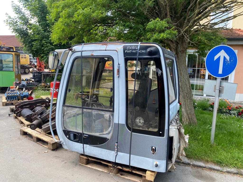 Hitachi EX 165 W - Кабина для Строительной техники: фото 1 Hitachi EX 165 W - Кабина для Строительной техники: фото 1