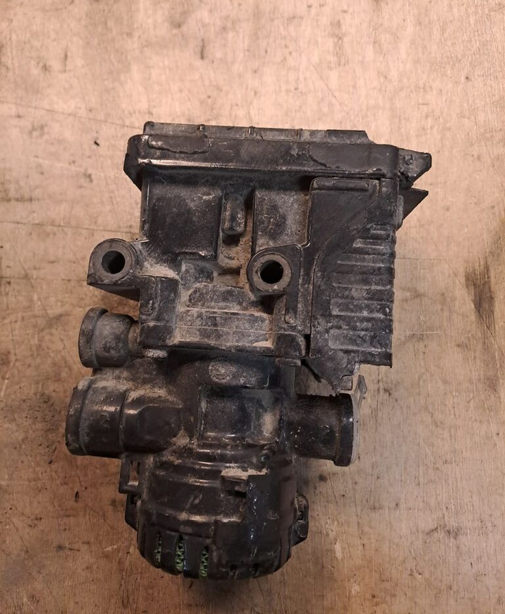 Knorr-Bremse K050211   MAN - Тормозной клапан для Грузовиков: фото 1